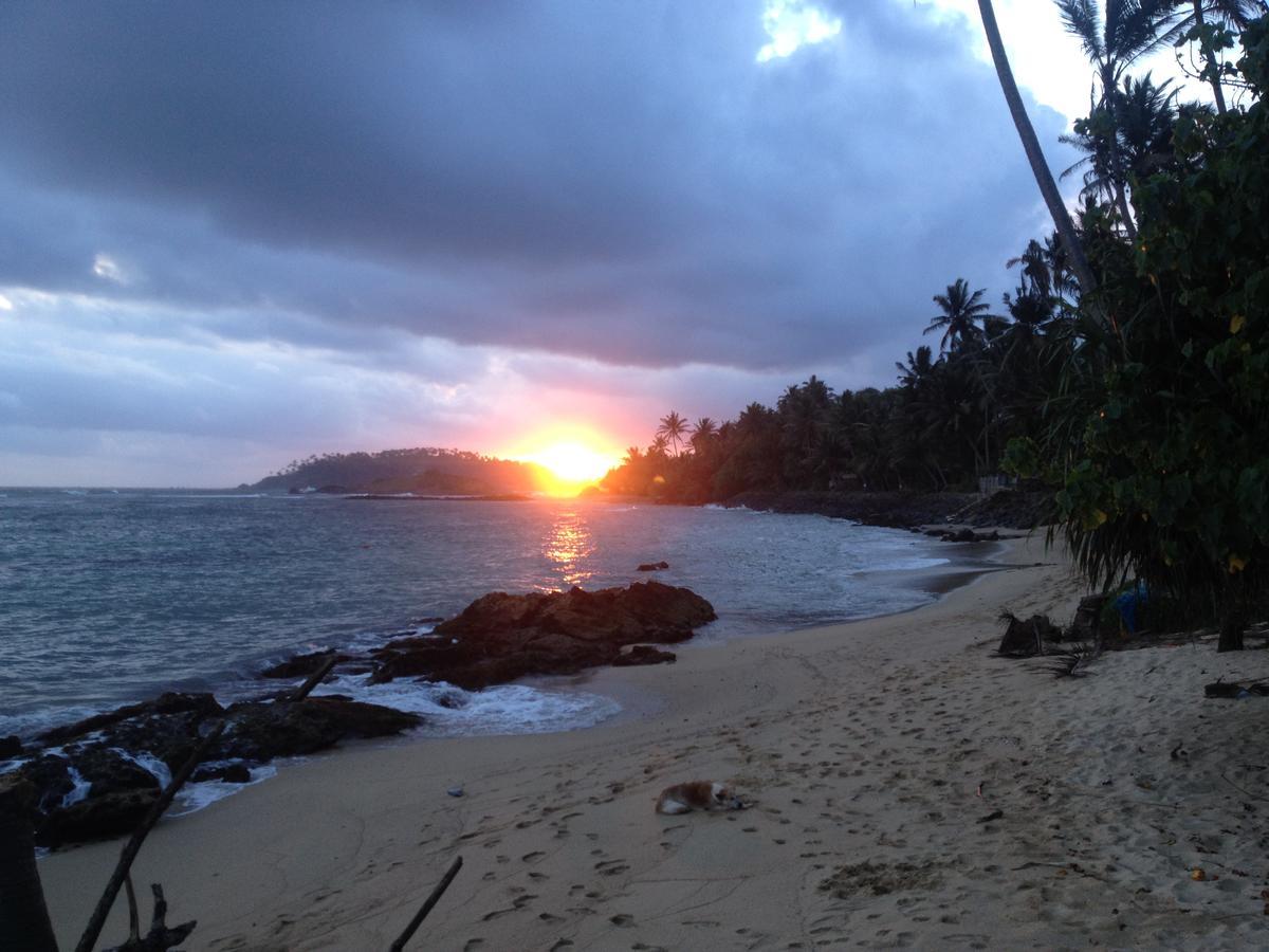 Mirissa Seastar Hotel Buitenkant foto